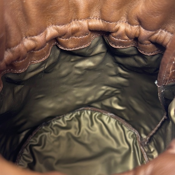 Gucci Leather Cinch Small Bucket Bag Purse - Picture 11 of 12